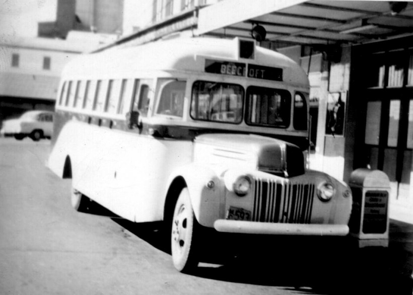 Watson & Hulme - mo 593 Ford Parra Bus Co.JPG