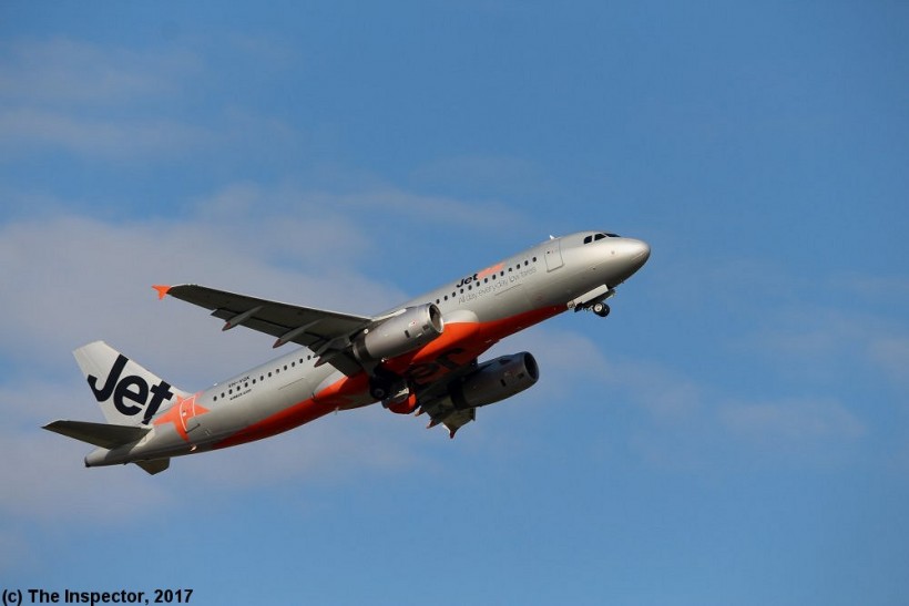 aJetstar_VHVQK_AirbusA320_AdelaideAirport_(19_9_17_A).jpg
