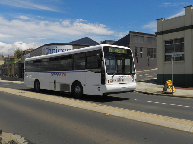Mersey Link bus 86 on Formby Rd.jpg