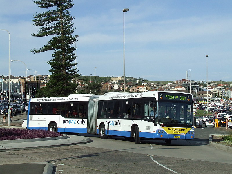 m/o 1728
Sydney Buses 1728 Volvo B12BLEA / CC CB60 at Bondi Beach
Keywords: stabuses custom_CB60 volvo_B12BLEA