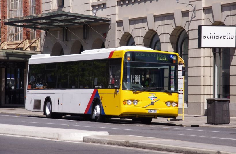 SB 27 ED
Torrens Transit (1304) a 1999 Volvo B10BLE/Volgren "CR222L" ex Melbourne Buslink (362) 0362 AO-ex PLQ 080.
Keywords: venturatigerphoto admetbuses volvo_B10BLE volgren_CR222L melbuslink