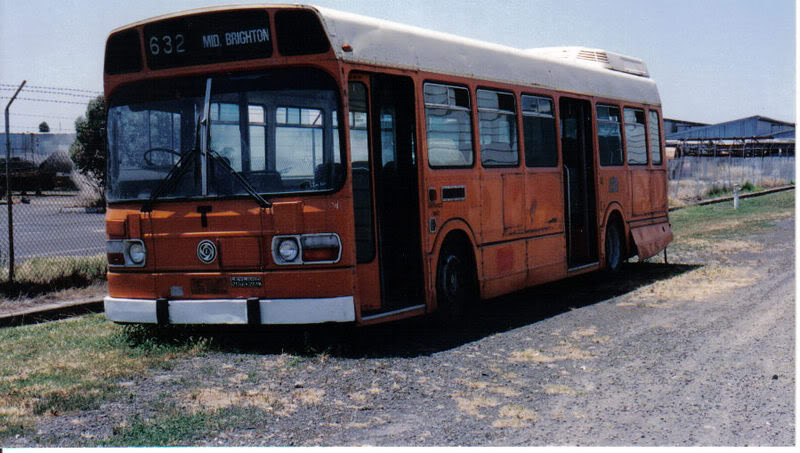 u/r
Unidentified withdrawn MMTB Leyland National believed to be in Spotswood at the back of some wool stores – seen there sometime before 2007. 
Keywords: venturatigerphoto leyland_national