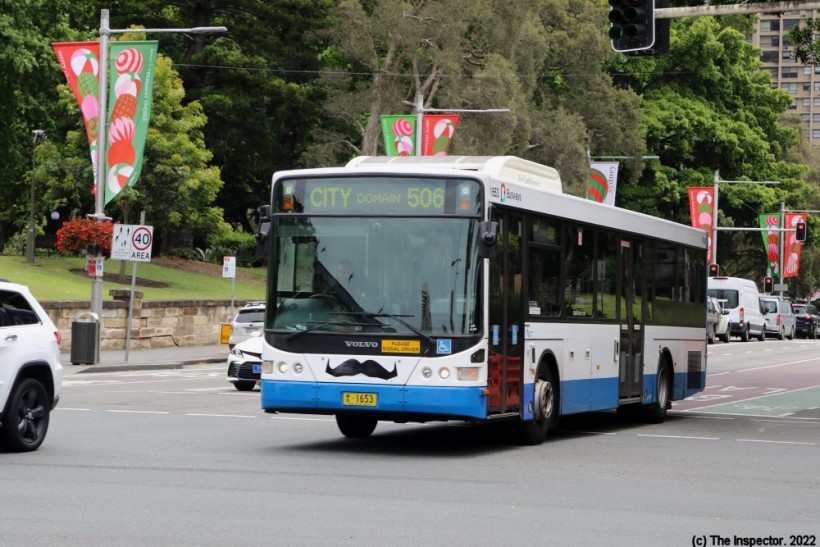 Busways_mo1653_VolvoB12BLE_HydePark_(30_11_22).jpg