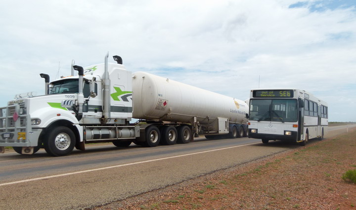 686 and fuel tanker truck 15-12-2012