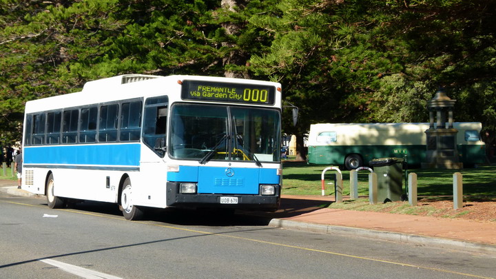 679 &amp; the &quot;Shark Bus&quot; at Freo