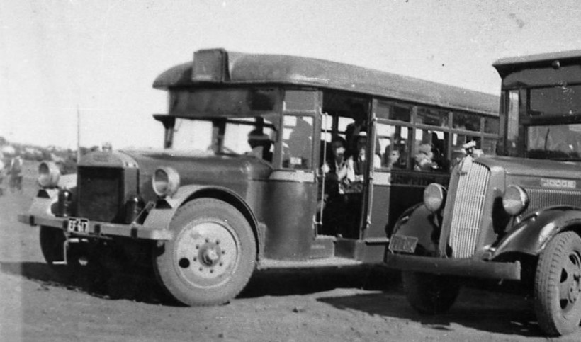 Pioneer Bus Service, Griffith - EF 617 Fageol.JPG