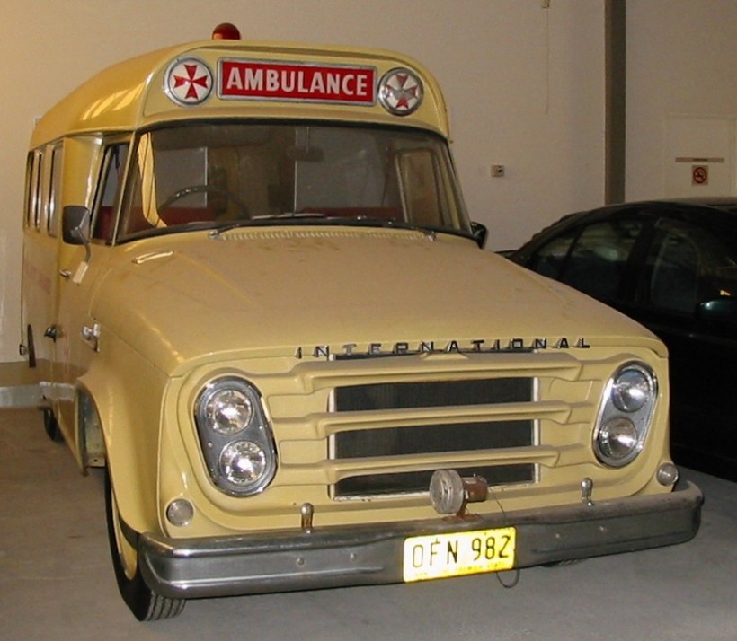 1965 International AB110 Queanbeyan Ambulance (3).JPG