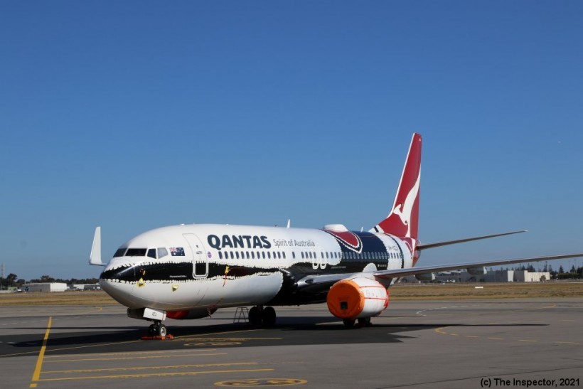 1Qantas_VHXZJ_Boeing737-838_AdelaideAirport_(27_4_21_A).jpg
